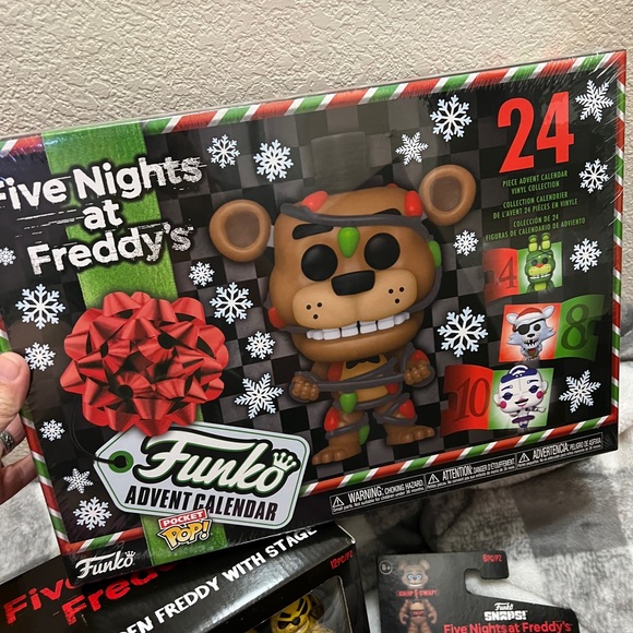 Snaps! Five Nights at Freddy’s FNAF Golden Freddy Stage FNAF Advent Pop Calendar - Picture 3 of 6